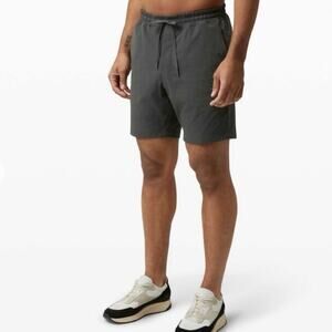 Lululemon Bowline Woven Ripstop Classic Fit Men’s 8 Inch Gray Shorts, Size Large